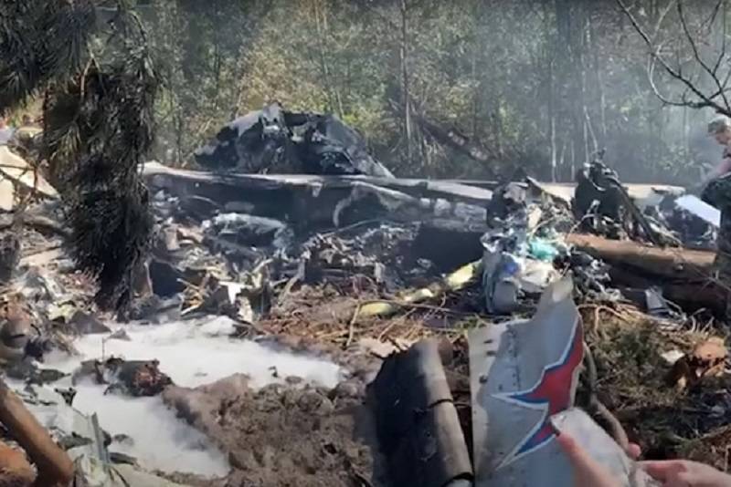 Видео: появились кадры с места крушения самолета Ил-112 в Подмосковье – экипаж погиб