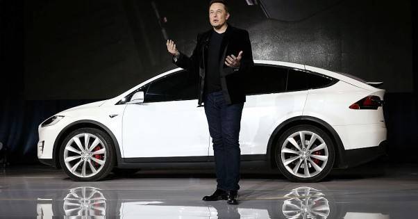 В США начали расследование из-за автопилота Tesla, Маск потерял почти $7 млрд за день