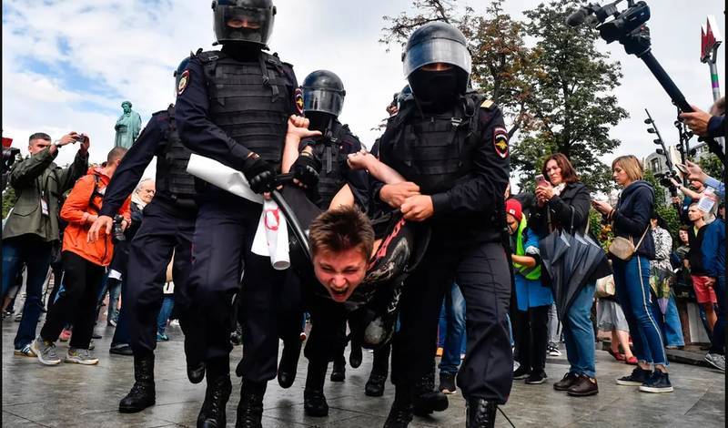 Новосибирское МВД требует с активистов 2,8 млн руб. за работу полицейских на митингах