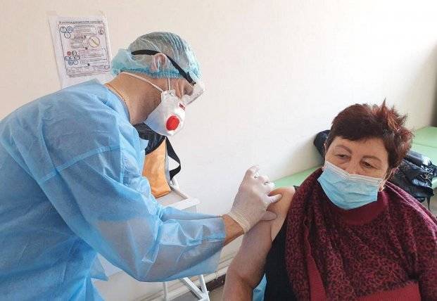 Семейных врачей обязали обзвонить украинцев и рассказать о вакцинации
