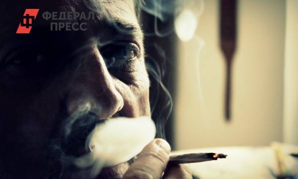 Пожилого американца задержали в Шереметьево за вейп с марихуаной