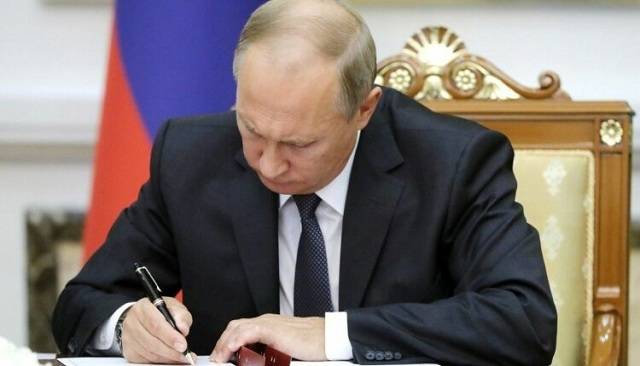 Путин дал поручение МВД и ФСБ активнее бороться с хищениями денег на борьбу с коронавирусом
