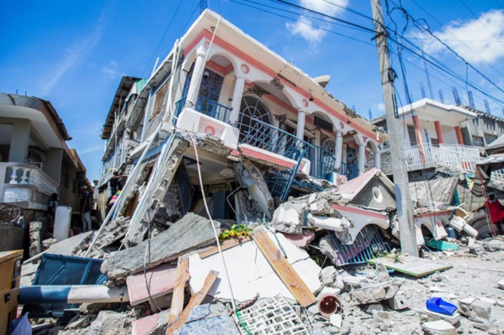 Число жертв землетрясения в Гаити возросло до 1941 человек