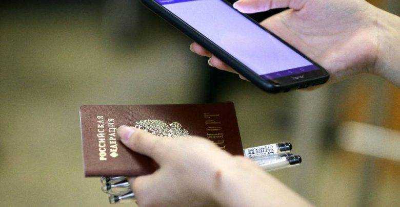 Минцифры решит вопрос о замене бумажного паспорта смарт-картой до конца года