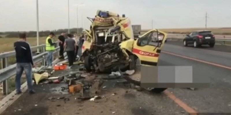 В Башкирии в аварии с грузовиком погибли фельдшер и водитель скорой помощи