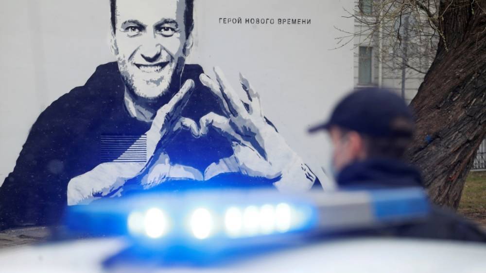 Полиция пришла к сторонникам Навального, чьи адреса слили в Сеть