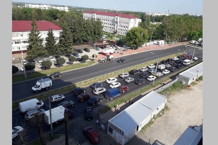 Проспект Станке Димитрова в Брянске стал в пробке в сторону центра