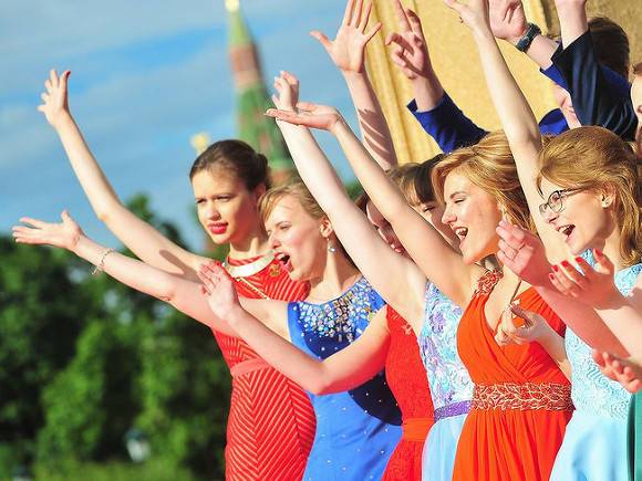 Каждый восьмой московский выпускник окончил в 2021 году школу с медалью