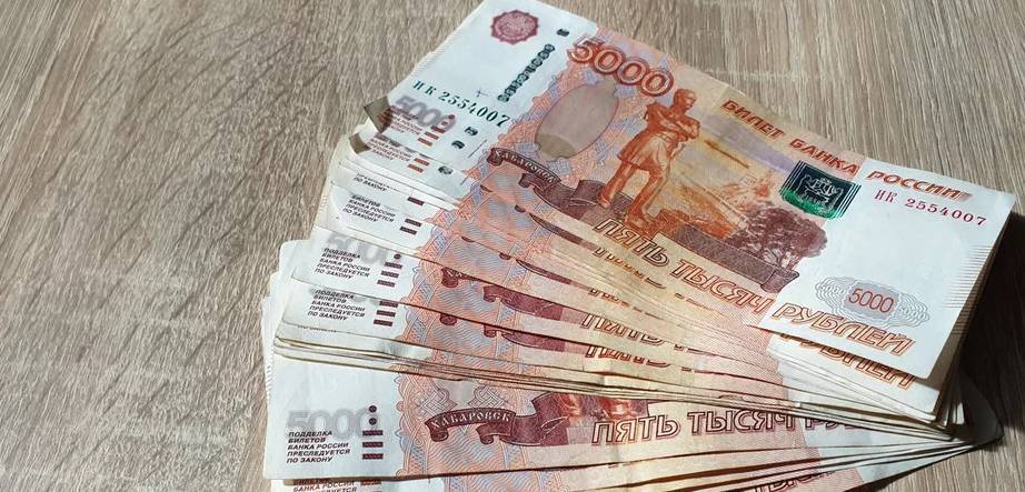В Краснодаре ко Дню знаний учителя и директора школ получат по пять тысяч рублей