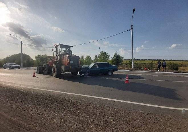 В Милославском районе пьяный водитель на «девятке» врезался в погрузчик