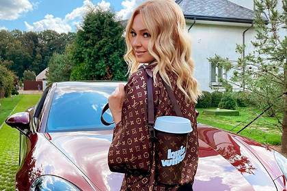 Рудковская показала новую сумку-стакан Louis Vuitton за 147 тысяч рублей