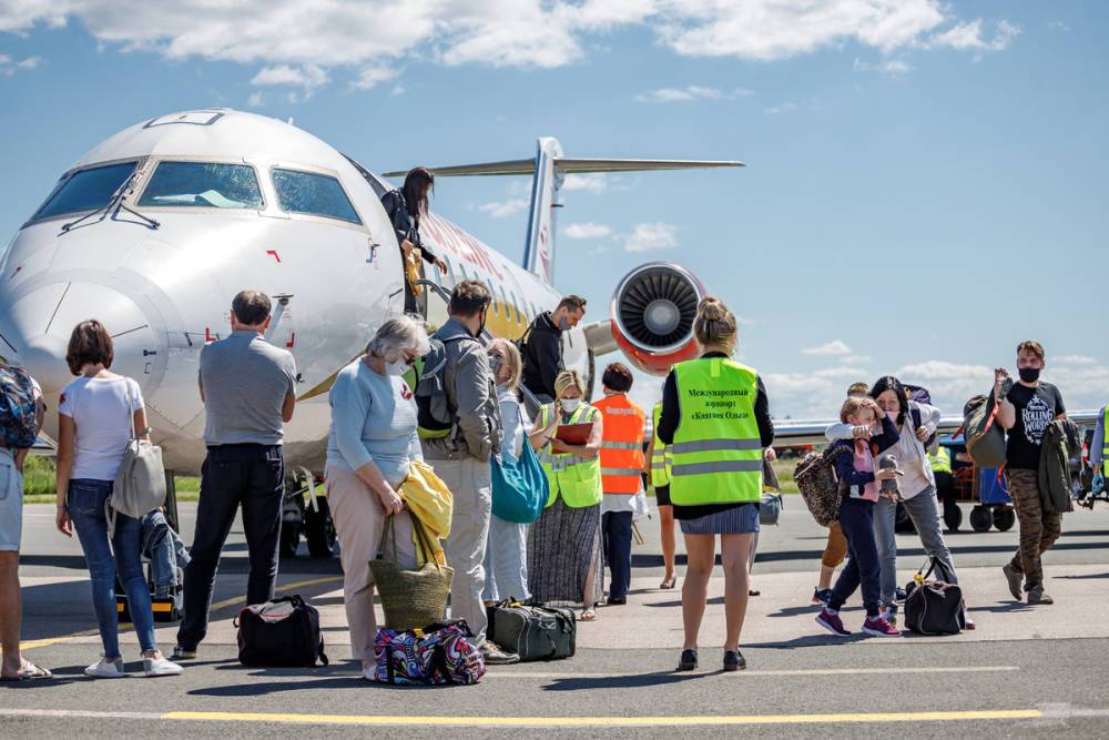 За сутки Псковский аэропорт перевез рекордное количество пассажиров