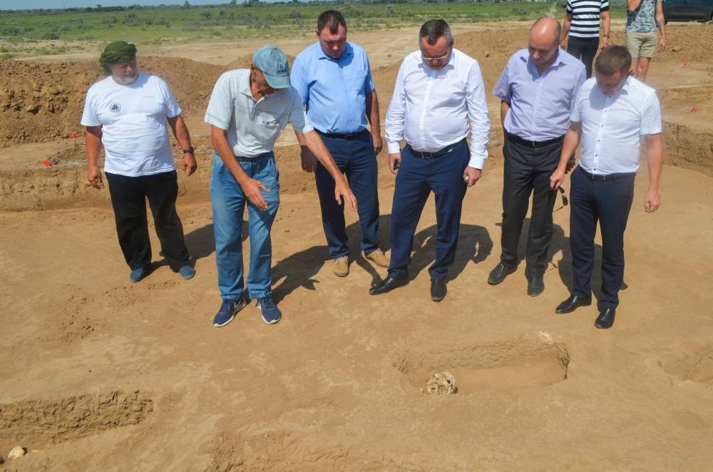 Игорь Мартынов посетил раскопки в селе Семибугры Астраханской области