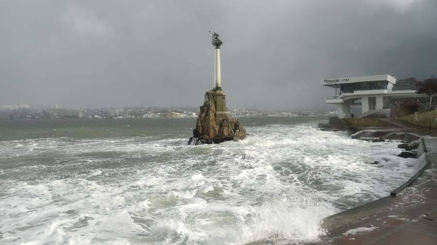 В Крыму объявили штормовое предупреждение с 19 по 20 августа