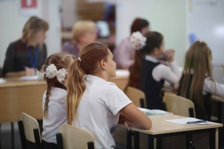 В Волгограде стоимость школьный формы составила более 2700 рублей