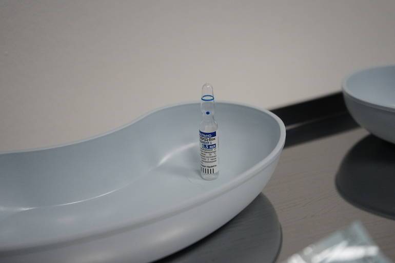 Глава петербургского Комздрава заявил об отсутствии дискриминации в вакцинации ВИЧ-больных