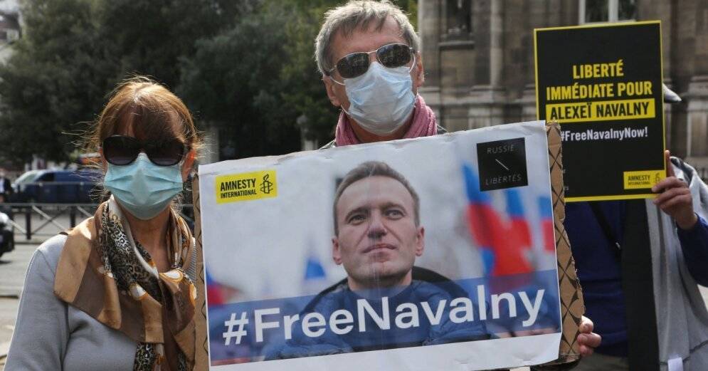 Более 100 сторонников Навального сообщили о визитах полиции к ним домой