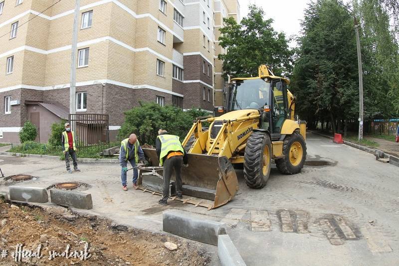 В Смоленске активно ведутся работы по ремонту межквартальных проездов