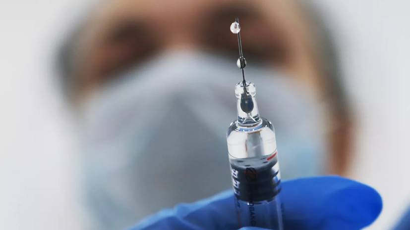 Во Франции 40 млн человек полностью привились от коронавируса