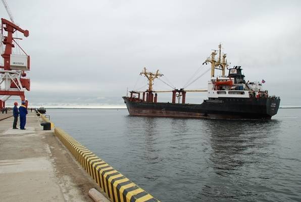 Михаил Мишустин поручил закрыть для иностранных судов три порта на Сахалине