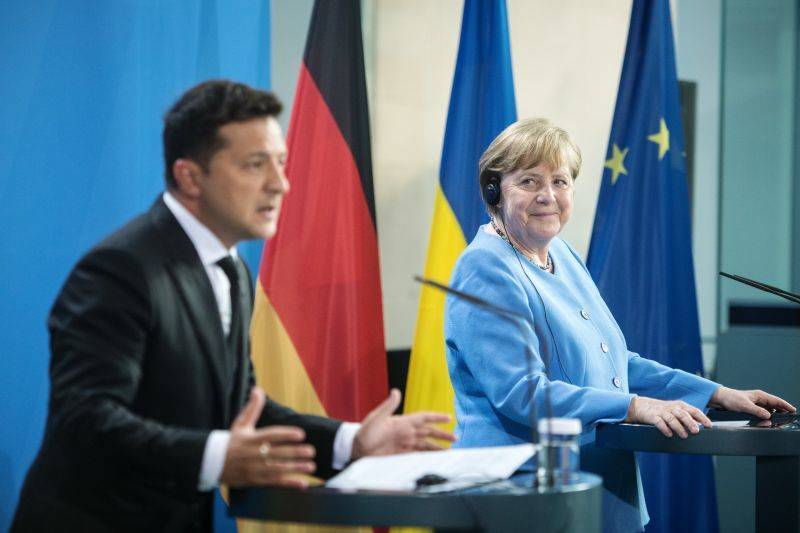 Украинский экономист: Меркель "развела" Киев