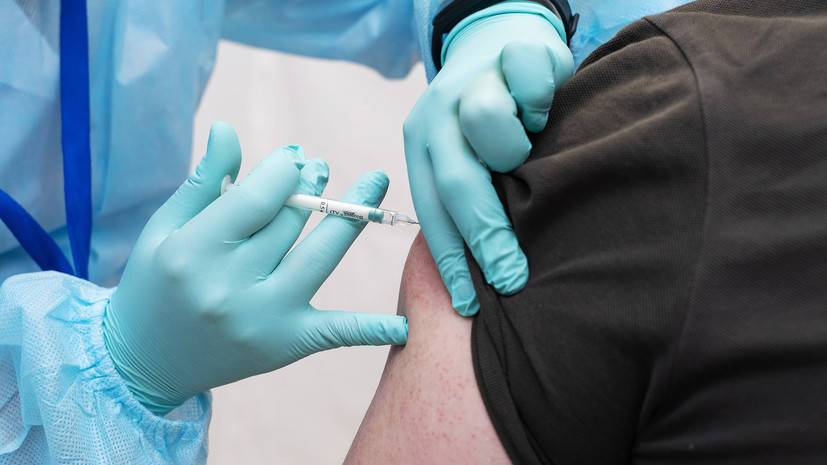 Специалист рассказал об ограничении по вакцинации от COVID-19 для живущих с ВИЧ людей