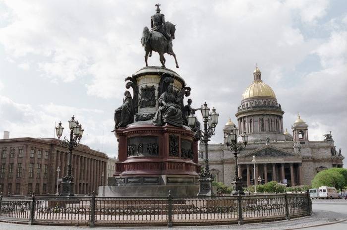 Памятник Николаю I в Петербурге начали освобождать от лесов после трехлетней реставрации