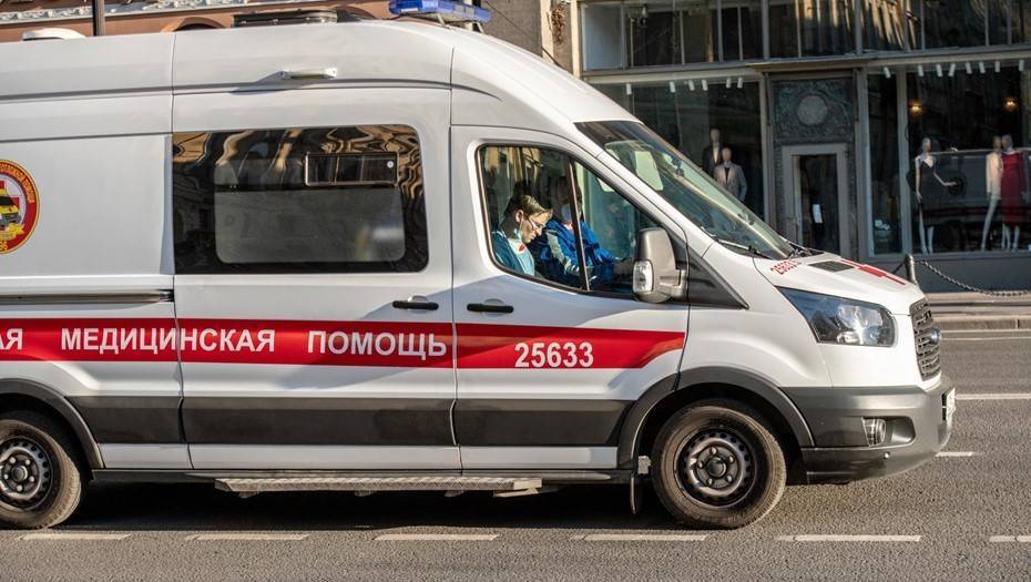 Число новых случаев COVID в Петербурге снизилось после аномального скачка