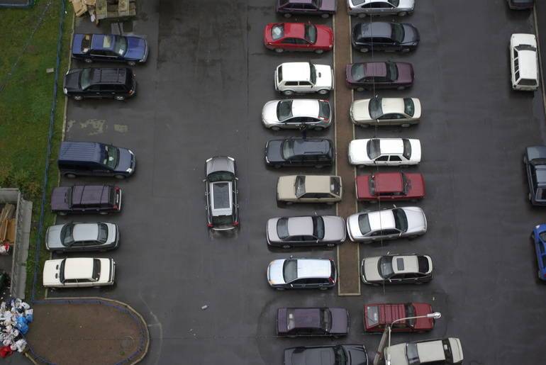 Комтранс опубликовал график патрулирования парковок