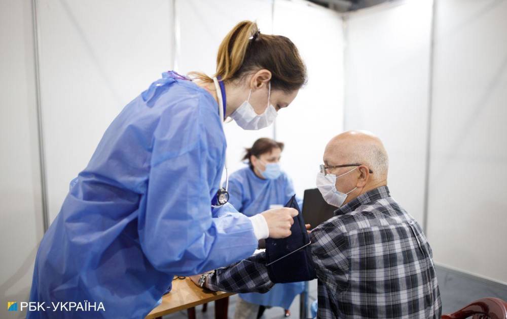 Украина получила еще почти 800 000 доз вакцины AstraZeneca: кого будут прививать