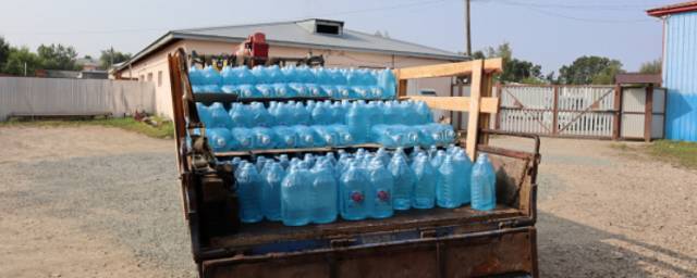 В пострадавший от паводка район Еврейской АО доставили четыре тонны питьевой воды