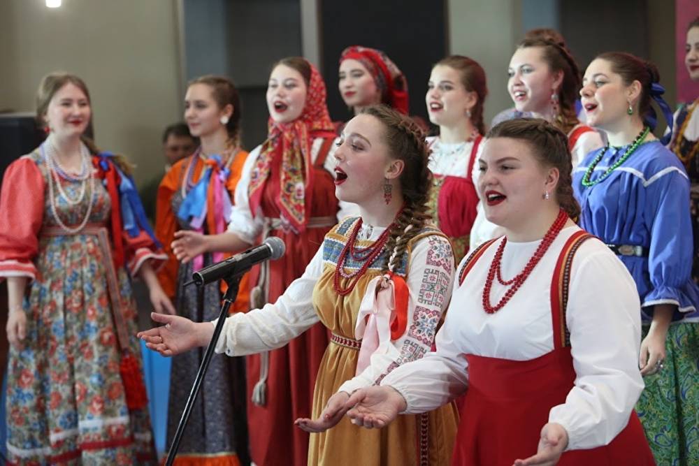 Чиновники минздрава объяснили лечебные свойства русских народных песен после ковида