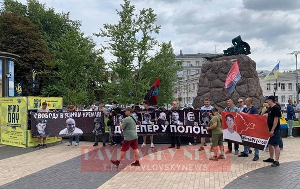 В Киеве проходит марш "Свободу узникам Кремля"