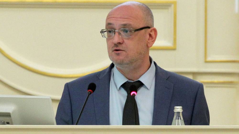 Петербургского депутата Резника доставили на допрос по делу о наркотиках
