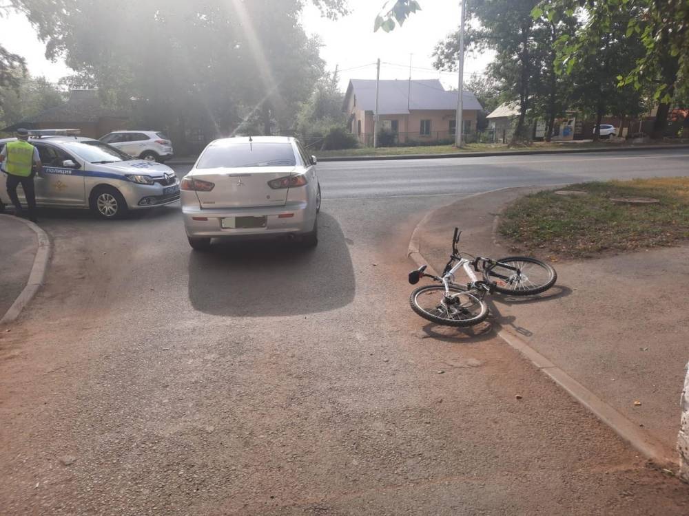 В Уфе 28-летний велосипедист угодил под колеса иномарки и попал в больницу