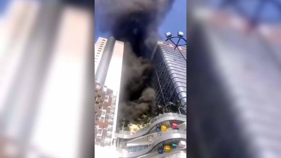 В Китае загорелась Сианьская башня международной торговли