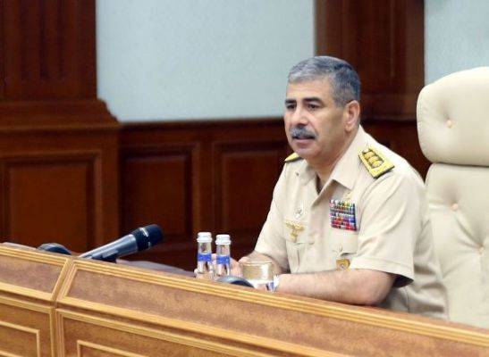 Министр обороны Азербайджана отдал приказ готовиться к «провокациям» ВС Армении