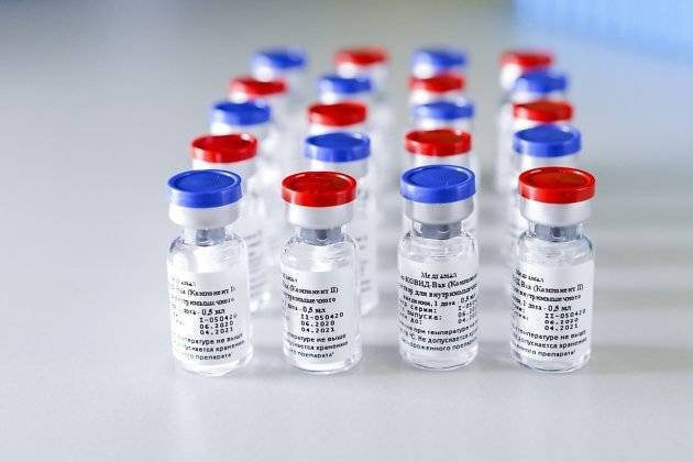 Главврач больницы в Коммунарке о заражении COVID от вакцины: Это спекуляция антиваксеров