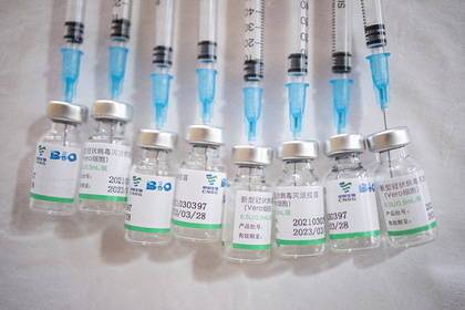 В России анонсировали регистрацию иностранной вакцины от COVID-19