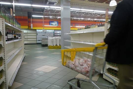 Глава Минпромторга Мантуров исключил появление пустых полок в магазинах