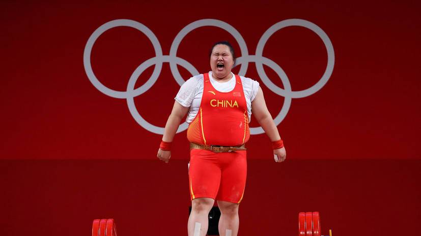 Китайская тяжелоатлетка Вэньвэнь выиграла золото ОИ в Токио