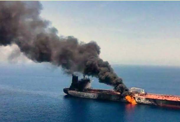 В результате атаки Ирана на танкер, принадлежащий израильтянину, погибли два человека