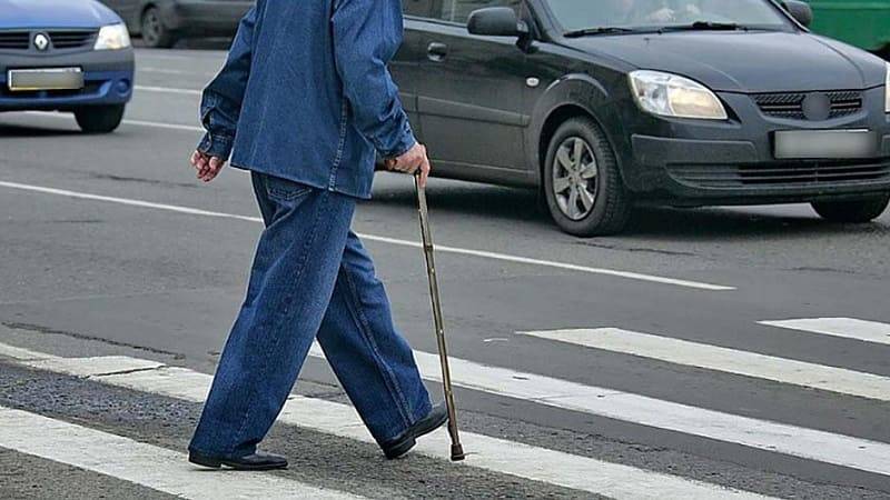 В Смоленске водитель сбил пенсионера на пешеходном переходе
