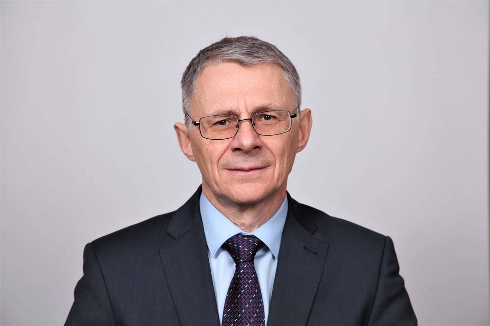 Управляющий сахалинским отделением Банка России Владимир Апанасенко выходит на пенсию