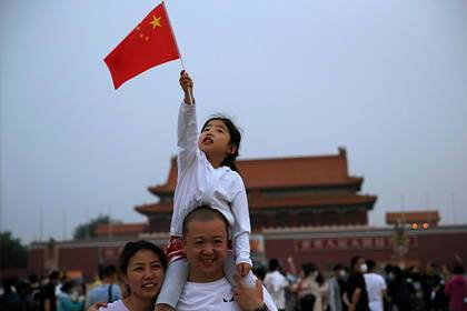 Китайским семьям разрешат заводить до троих детей