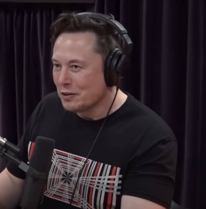Илон Маск рассказал о создании антропоморфного робота Tesla Bot