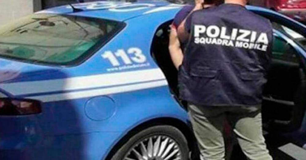 Мужчина с ножом напал на полицейских на севере Италии