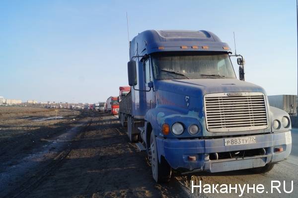 На дорогах Челябинской области ограничение движение для фур из-за жары