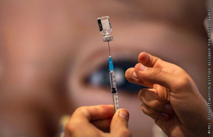 Израиль разрешил прививать людей старше 40 лет тремя дозами COVID-вакцины