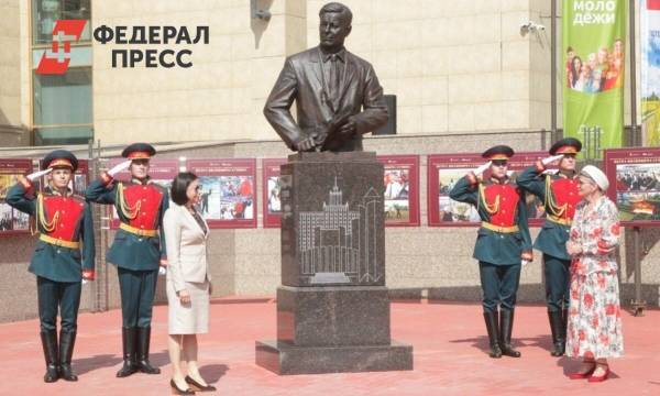 В Челябинске открыли памятник экс-губернатору Сумину